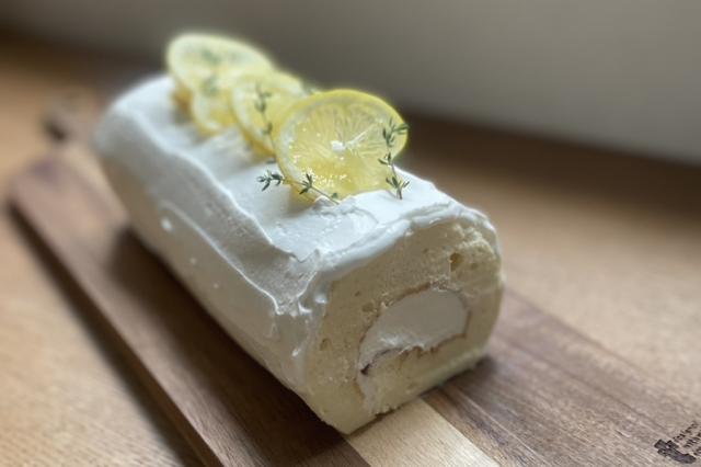 九州産ミズホチカラの米粉でつくる”ふかふか”スポンジのレモンクリームチーズロールケーキ
