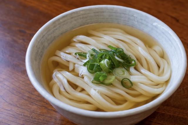 讃岐の王道かけうどんと進化系讃岐うどん